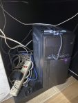 辦公電腦的線路須加裝隔板
